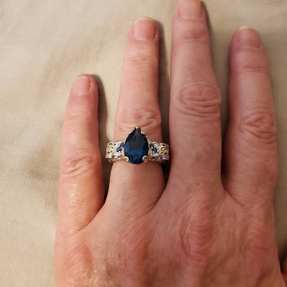 London Blue Pear Shape Ring - Picture 5 of 8